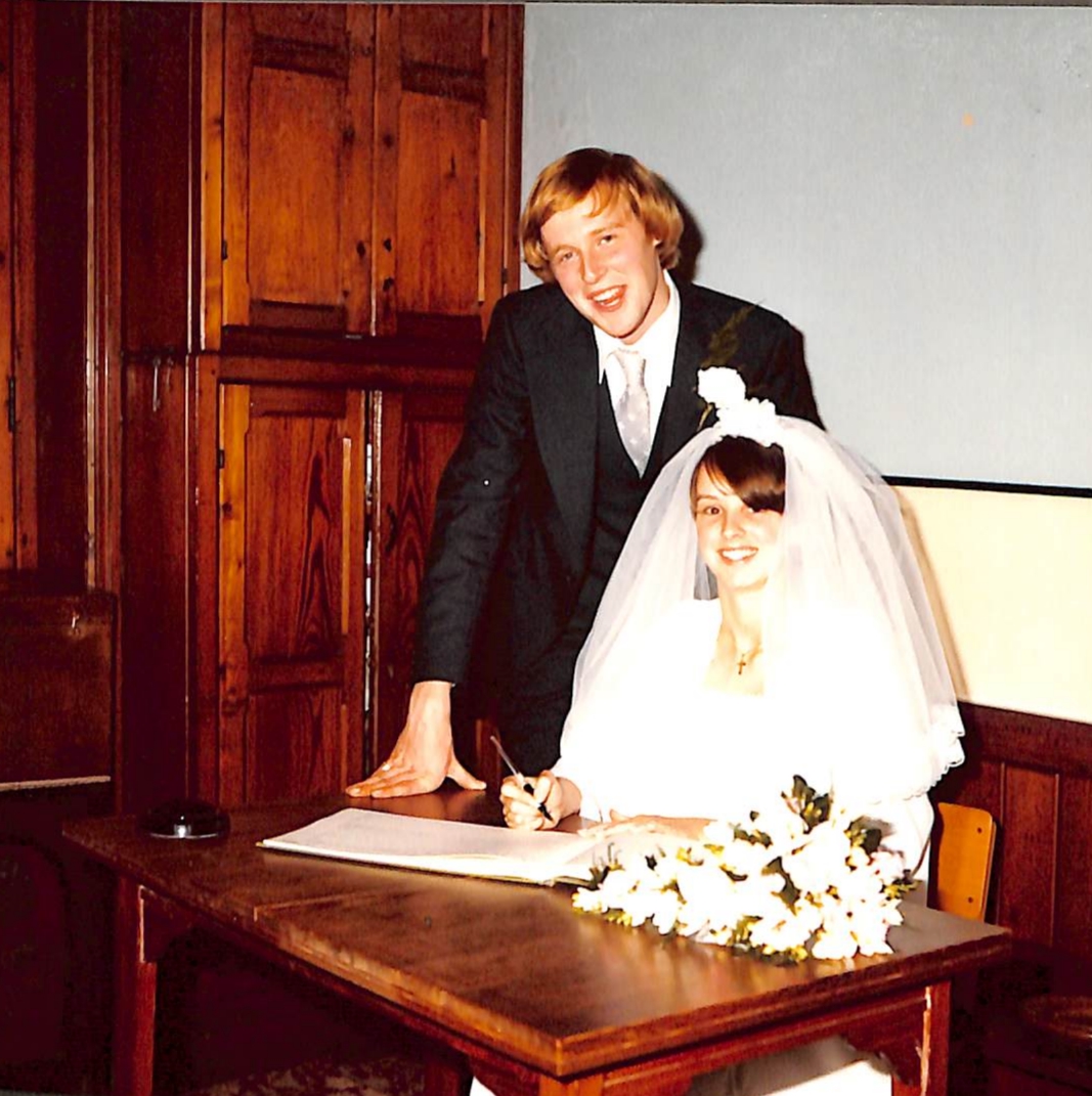 1979-08-11 Professional Wedding Photo Album0009.jpg