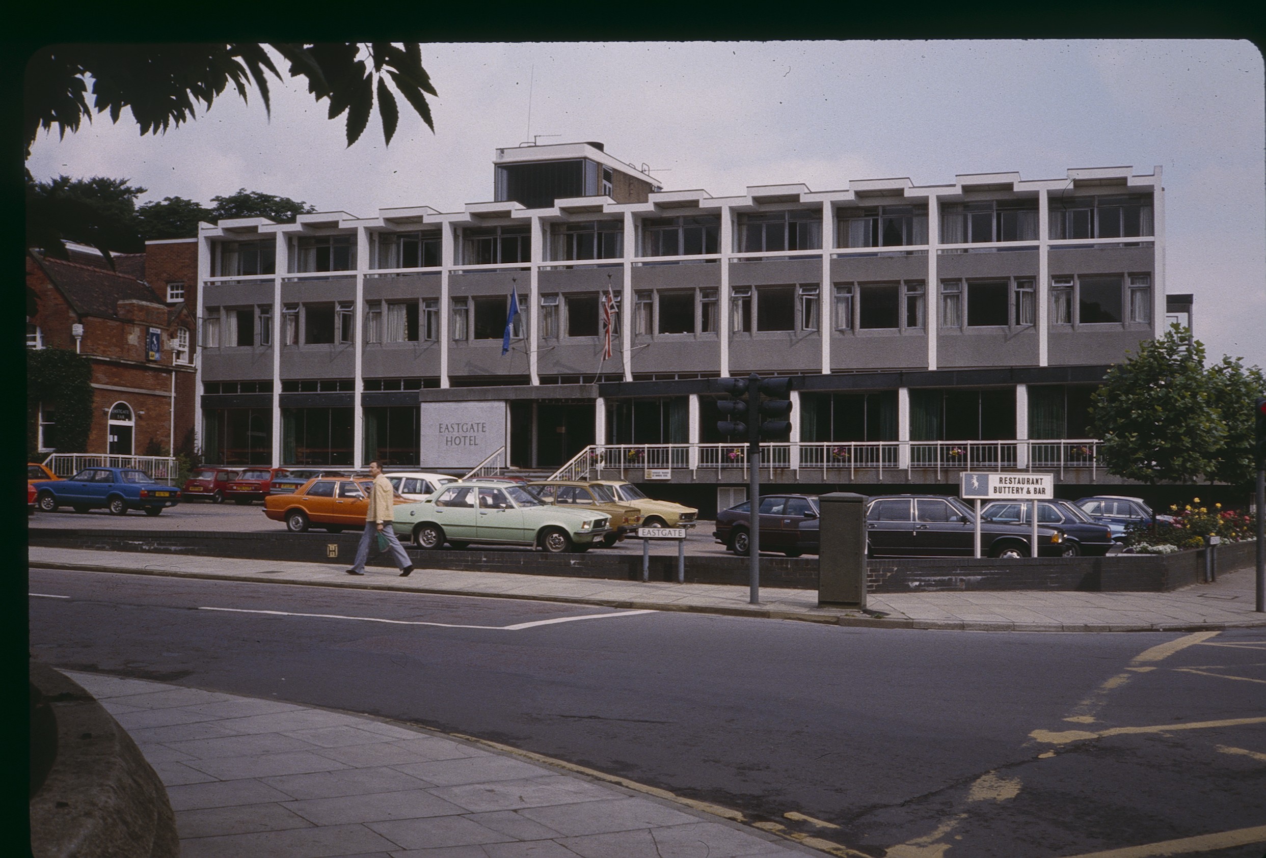 Tom & Linda Wedding 11th Aug 1979 (14).jpg